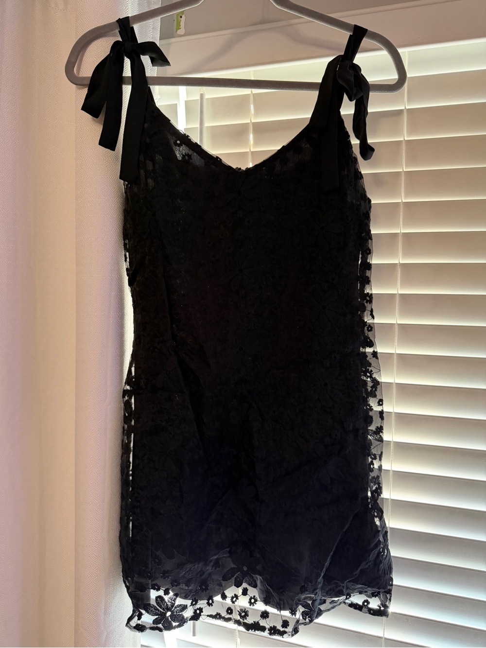 Miami for Francesca’s Black Floral Lace Tie-Shoulder Mini Dress Black - S